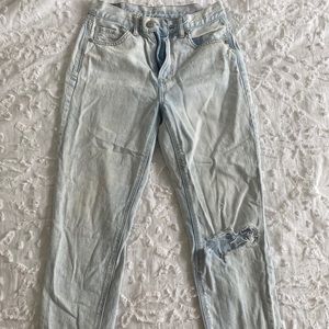 American Eagle MOM JEANS